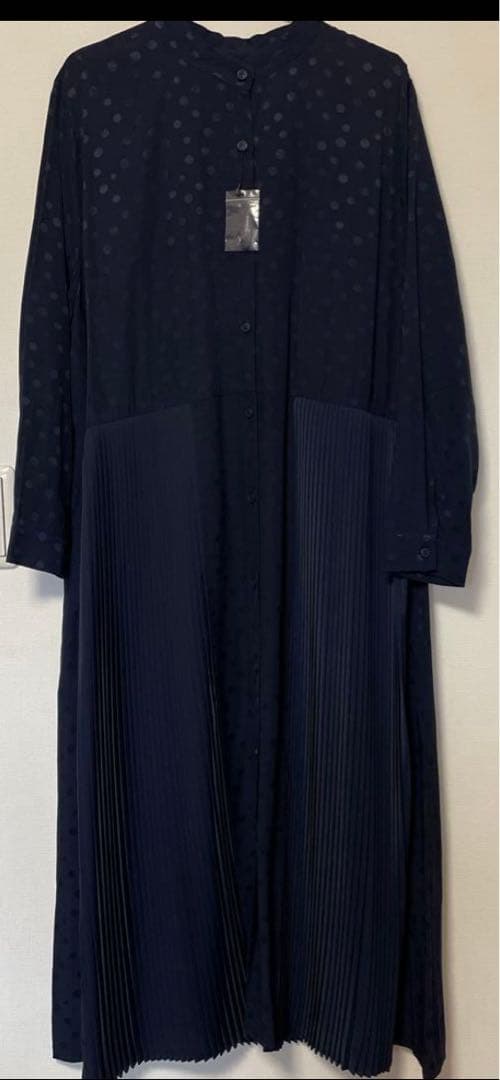 水玉ランダムプリーツワンピース　SUMI STYLE