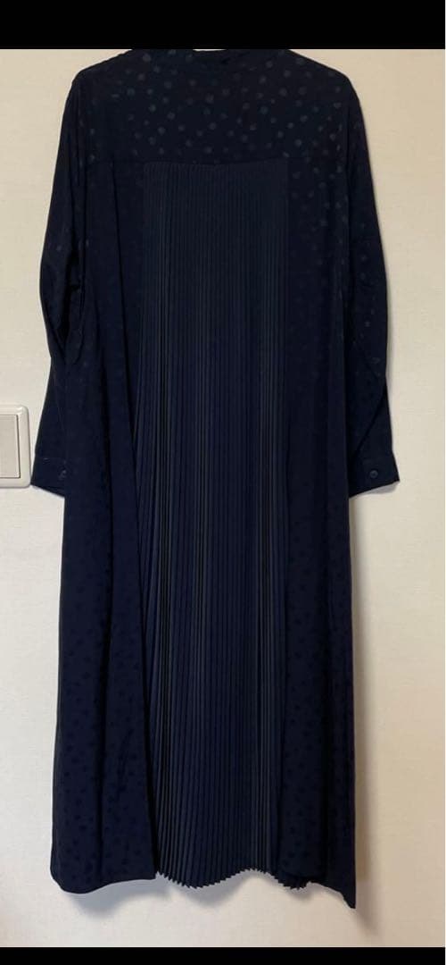 水玉ランダムプリーツワンピース　SUMI STYLE