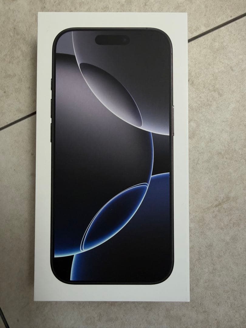 美品 iPhone 16 Pro 256GB ブラックチタニウム