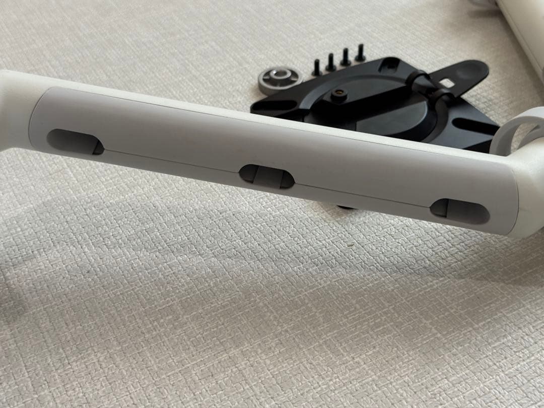 ハーマンミラー CBS モニターアーム FLO ホワイト