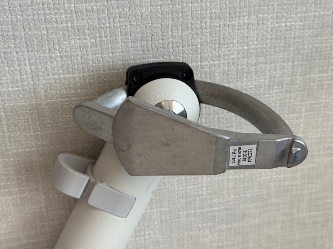 ハーマンミラー CBS モニターアーム FLO ホワイト