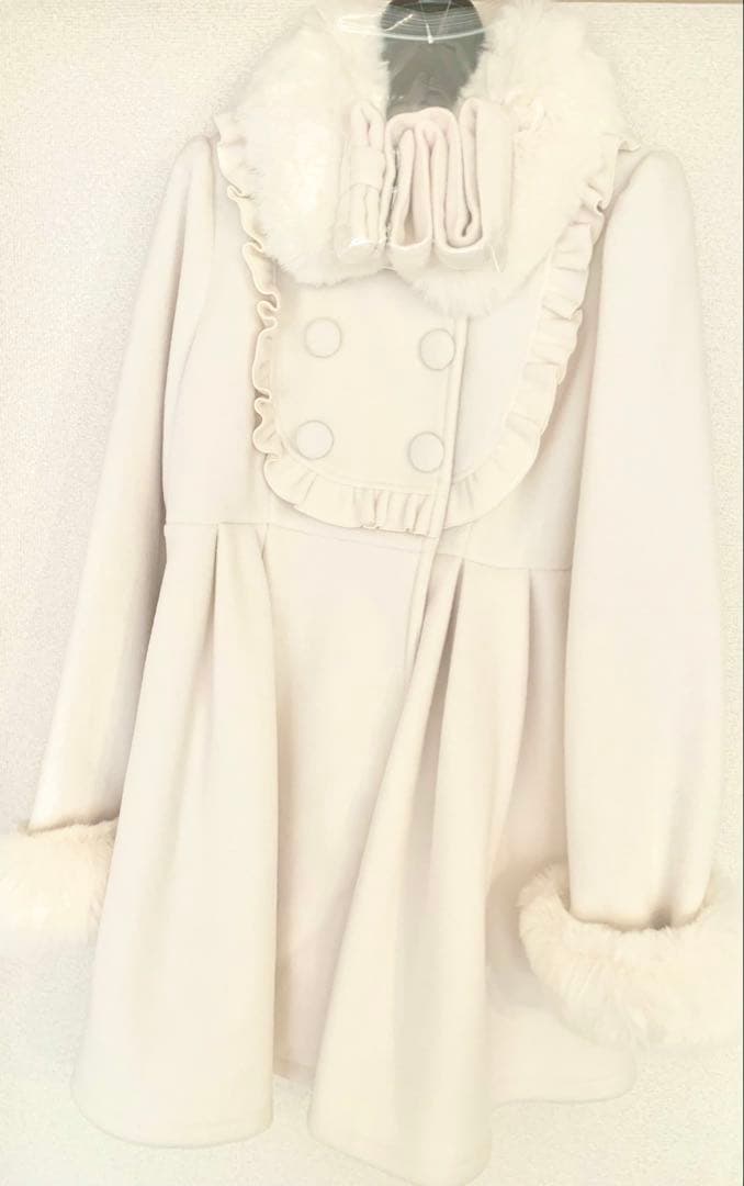 【新品未使用】ホワイト フリルファーコートベルト付き［ROJITA］