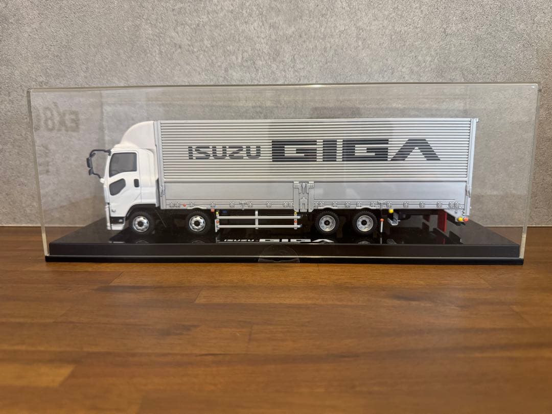 ISUZU GIGA 1/43 ミニカー　トラック