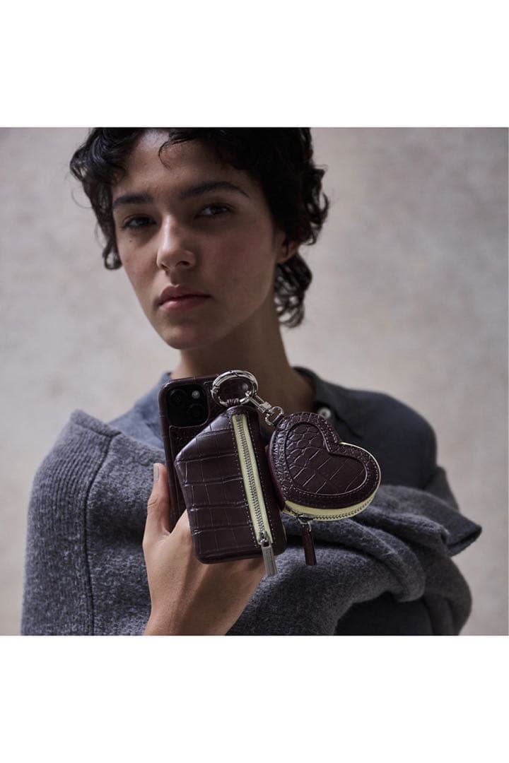 iPhoneアクセサリー ajew cadenas croco zipphone case