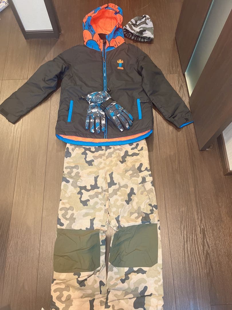 子ども用スキーウェアセット（ジャケット、パンツ、手袋、帽子）
