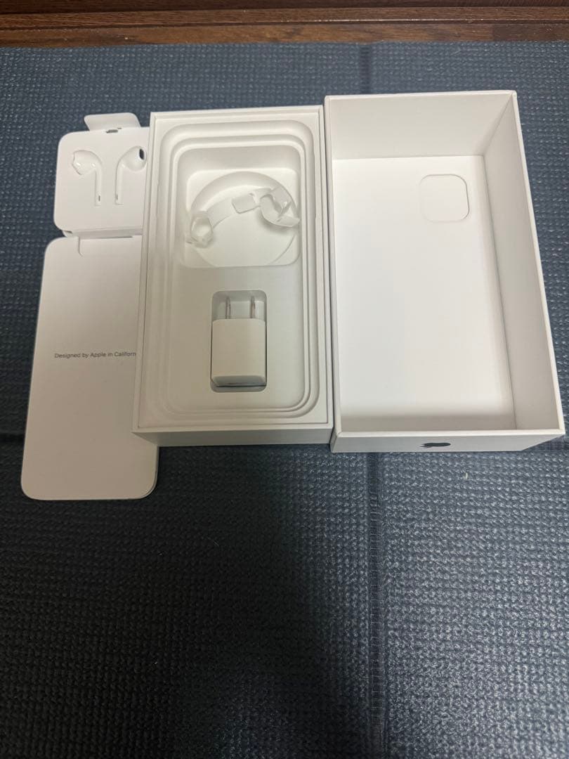 iPhone 11 ブラック 128 GB au