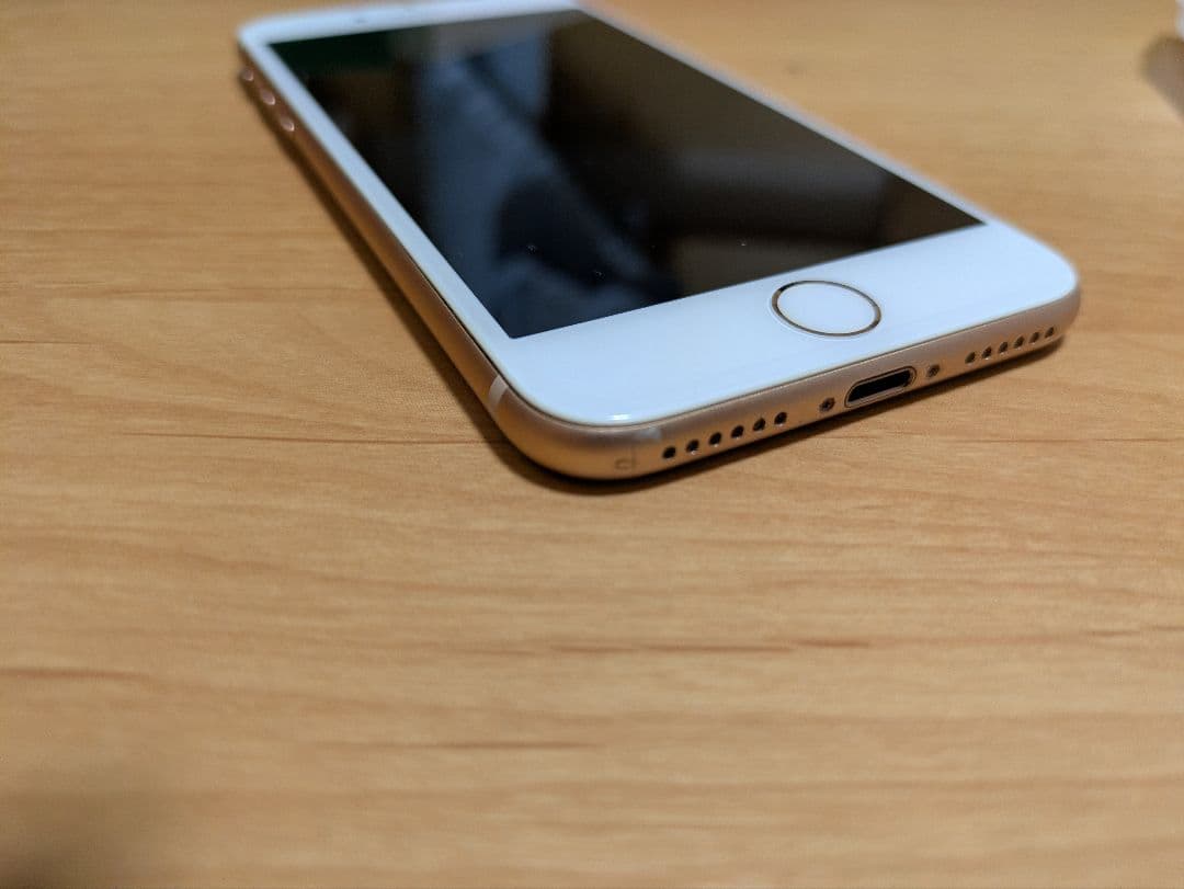 Apple iPhone8 ゴールド　本体
