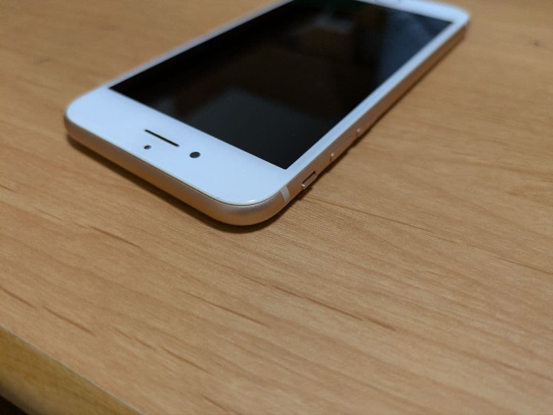 Apple iPhone8 ゴールド　本体