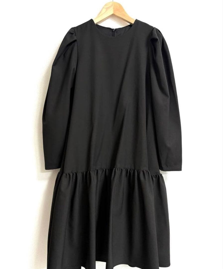 TREFLE +1 トレフルプラスワン　 レディワンピース　フリル　パフスリーブ