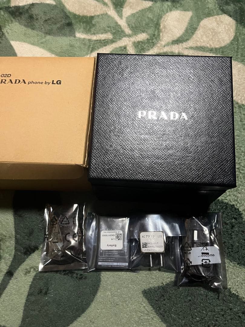 【未使用品】PRADA phone by LG L-02D ブラック#スマホ