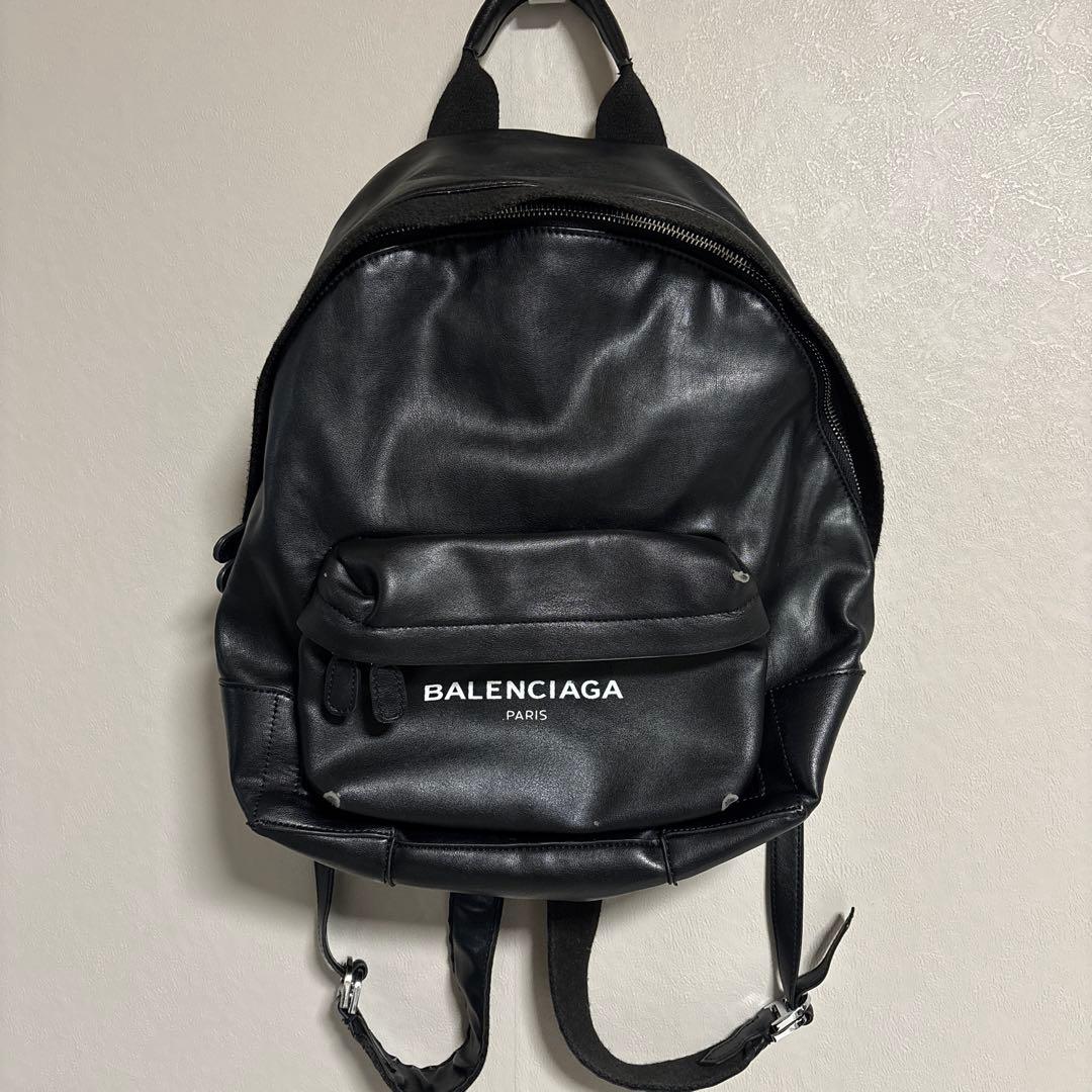 BALENCIAGA ブラックレザーバックパック