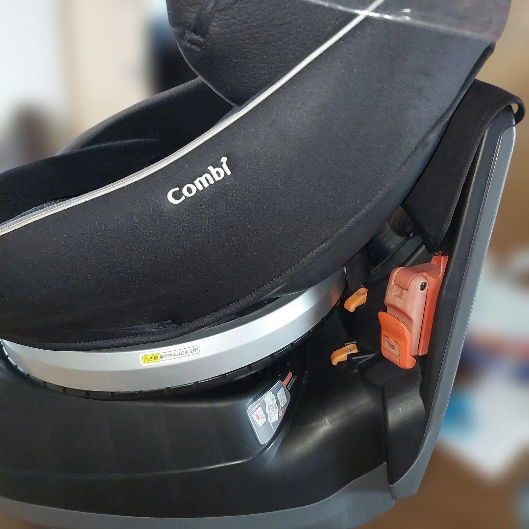 【極美品】コンビ　クルムーヴ シートベルト式　チャイルドシート