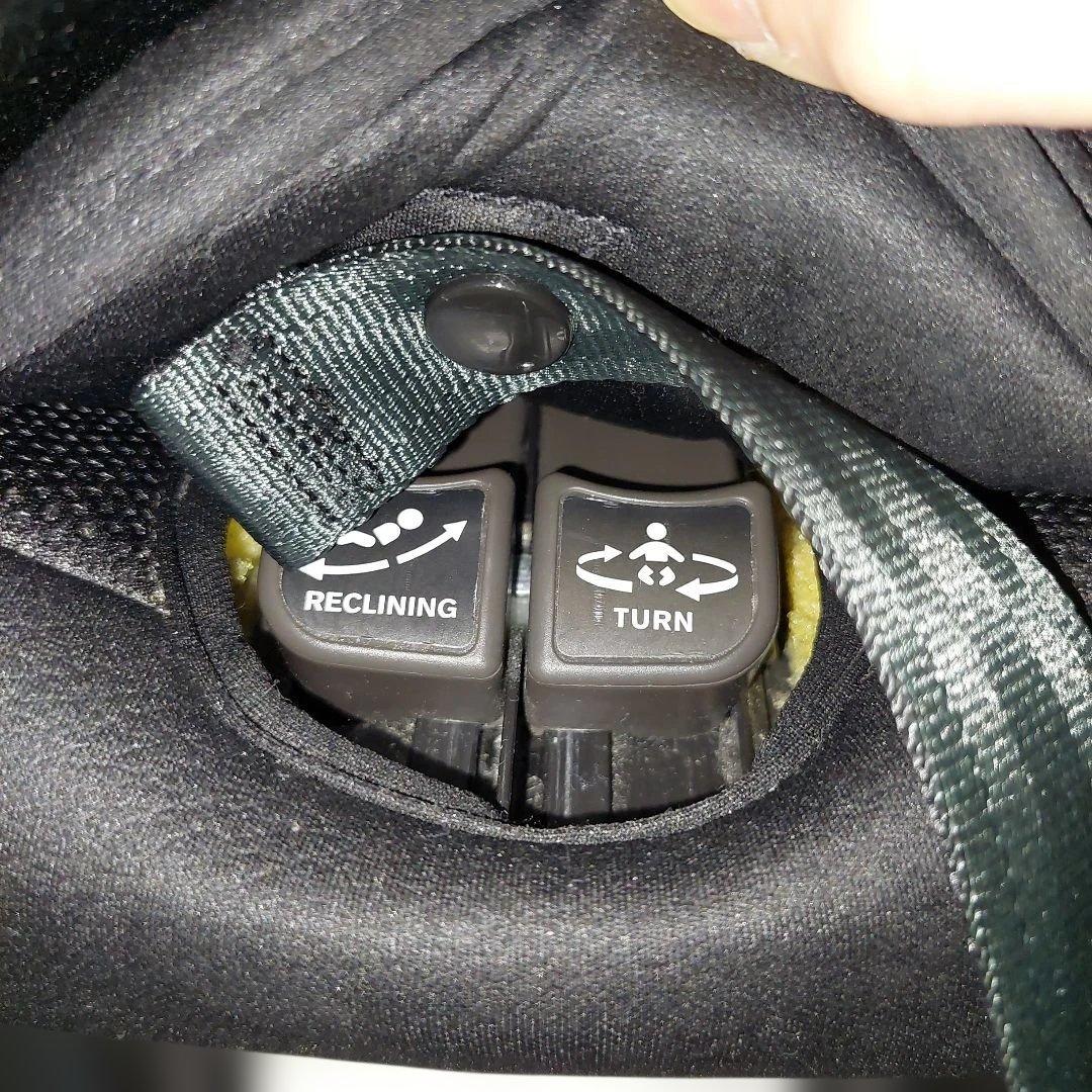 【極美品】コンビ　クルムーヴ シートベルト式　チャイルドシート