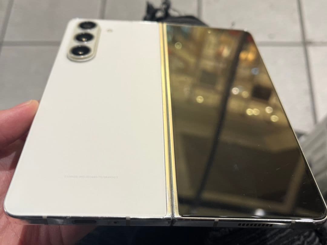 Samsung Galaxy Z fold5ホワイト 本体