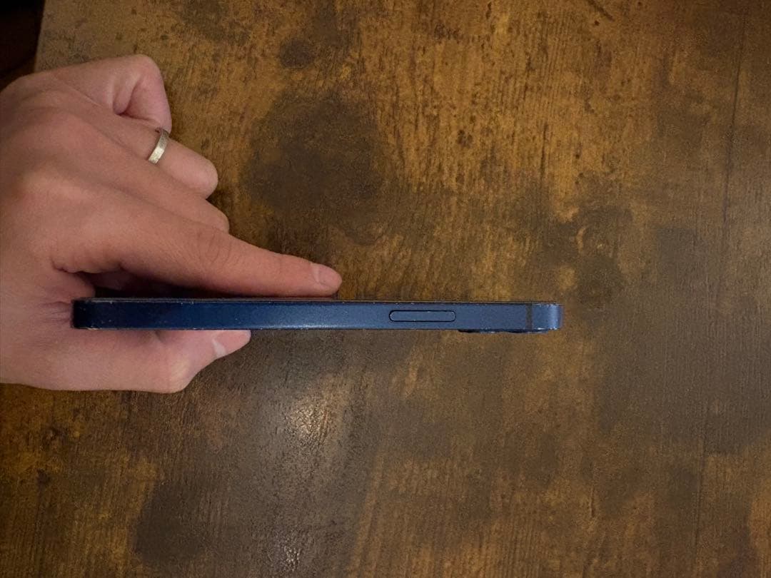 iPhone12mini 64gb バッテリー81%