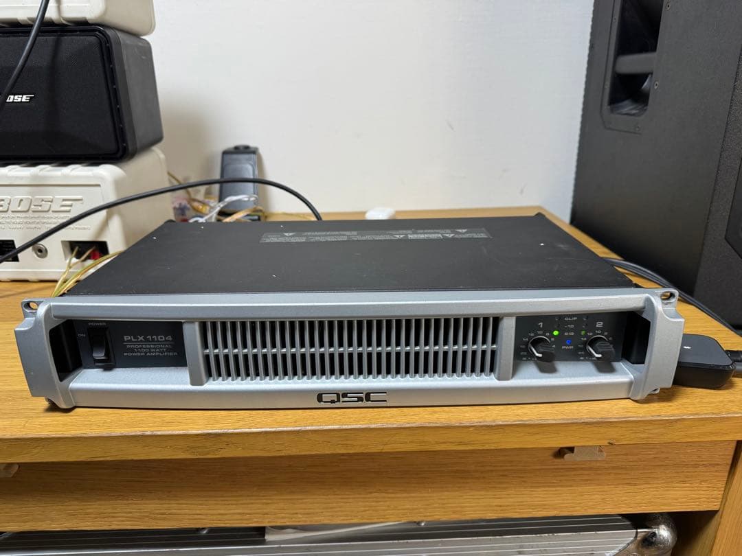 QSC PLX1104 パワーアンプ