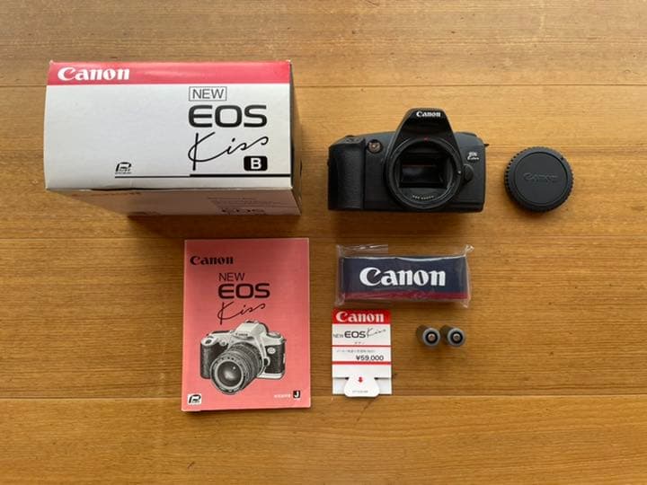 【お値下げ中】Canon NEW EOS KISS(B)