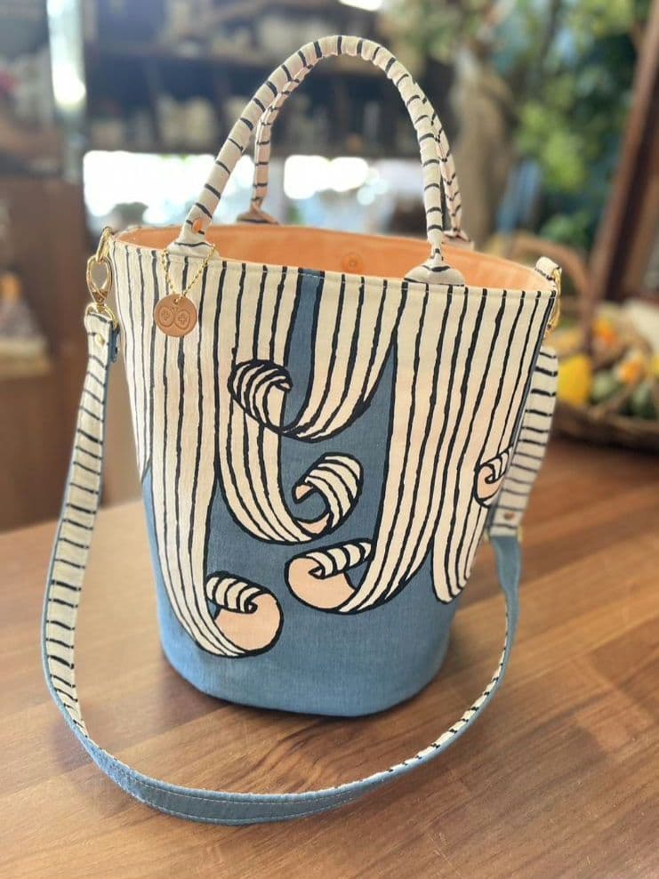 ミナペルホネン『たくさん入る2wayバケツ型トートバッグ』ショルダーストラップ付