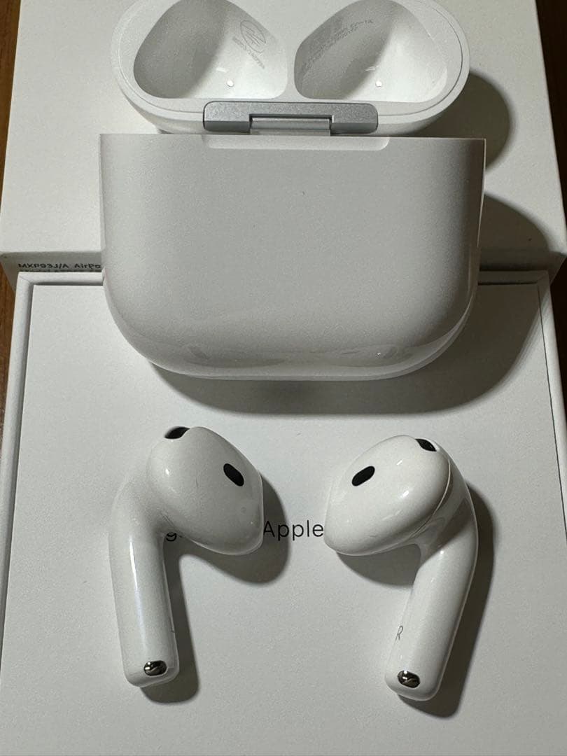 【極美品】 AirPods 4 ANC搭載 MXP93J/A QGYFF