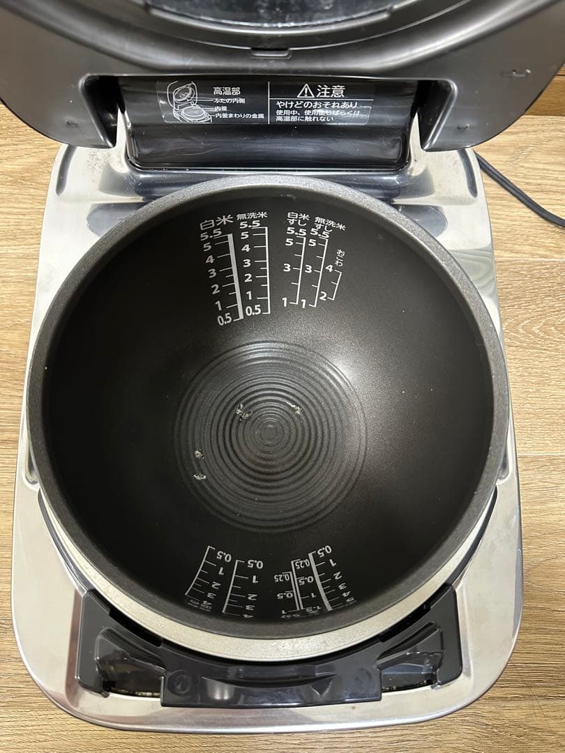 東芝 5.5合炊き 真空圧力IHジャー 炎匠炊き RC-10ZWP 2020年製