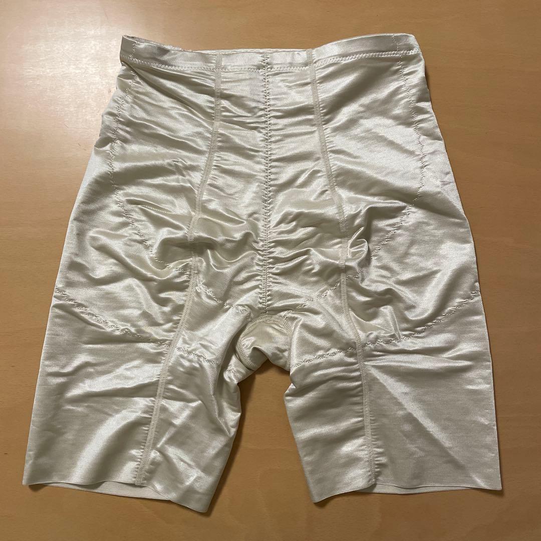 【美品】BRIDAL BEAUTE バックレスビスチェ E65 ガードルM