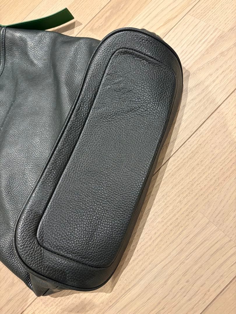 HINC NUNCレザー ショルダーバッグ