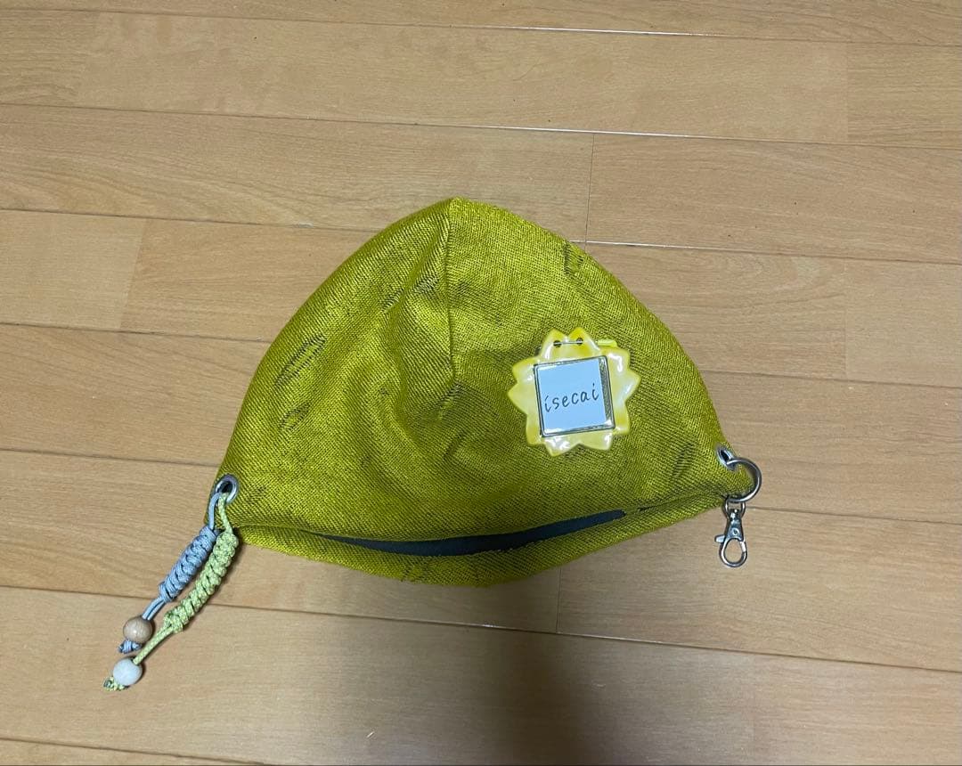 isecai Whimgy Beanie Charcoal × Yellow