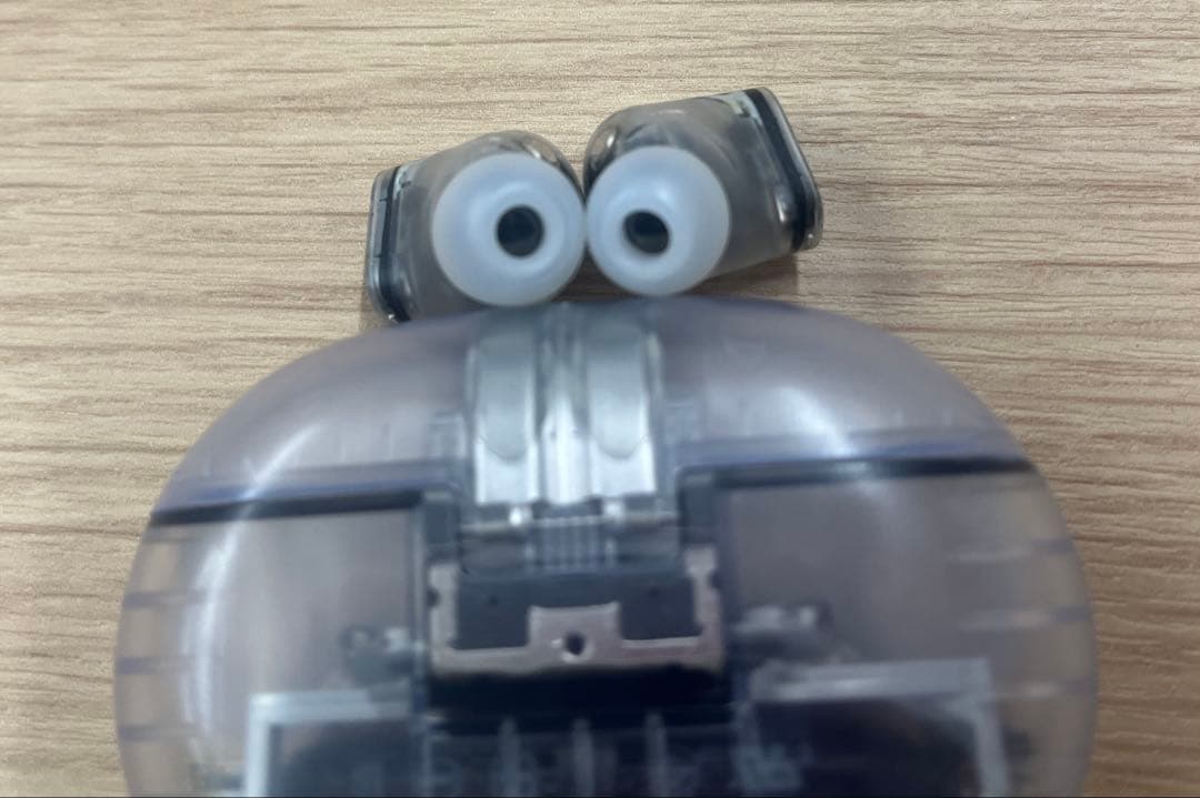 Beats Studio Buds + トランスペアレント　スケルトン