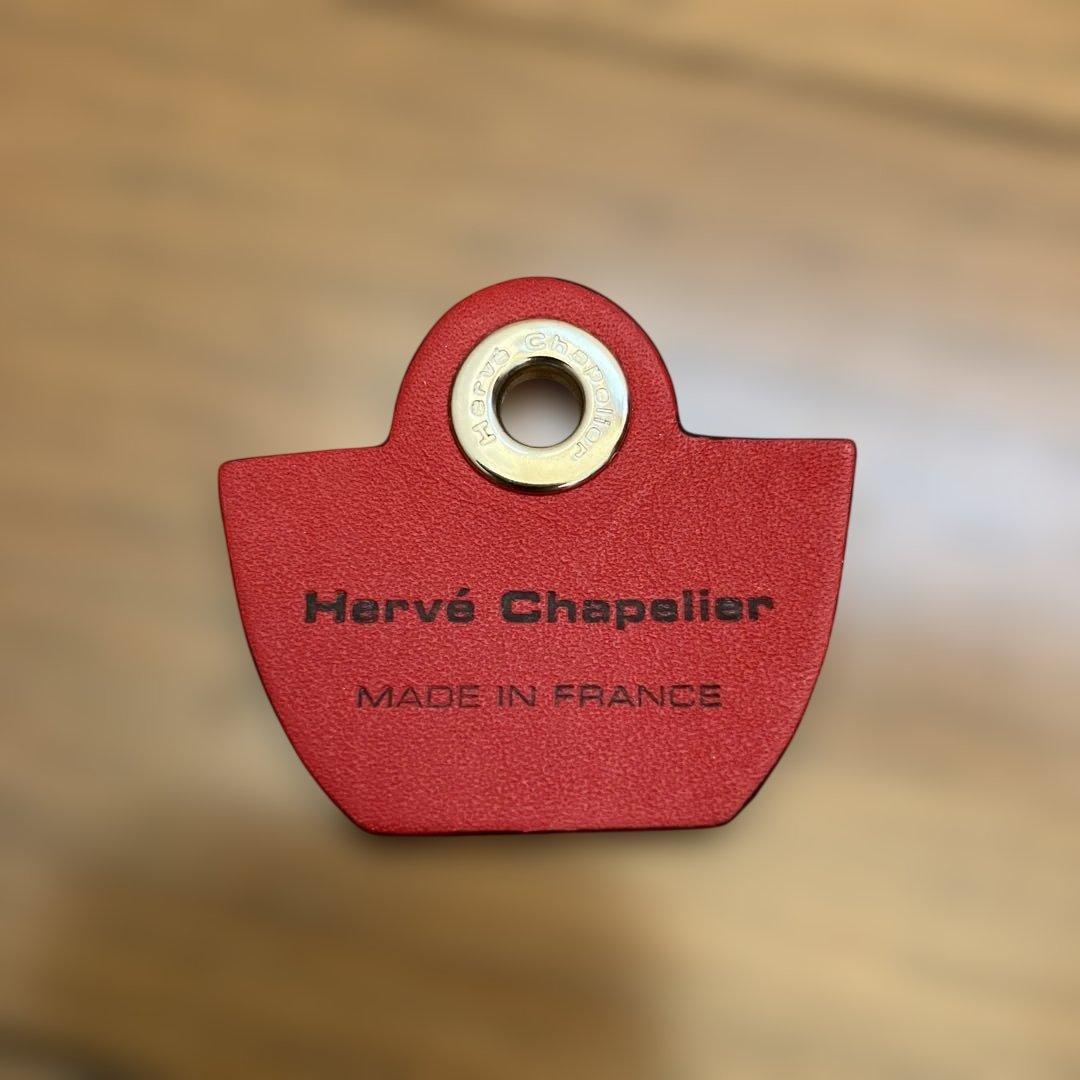 エルベシャプリエ 118L レザーチャーム ルージュ ケアカード