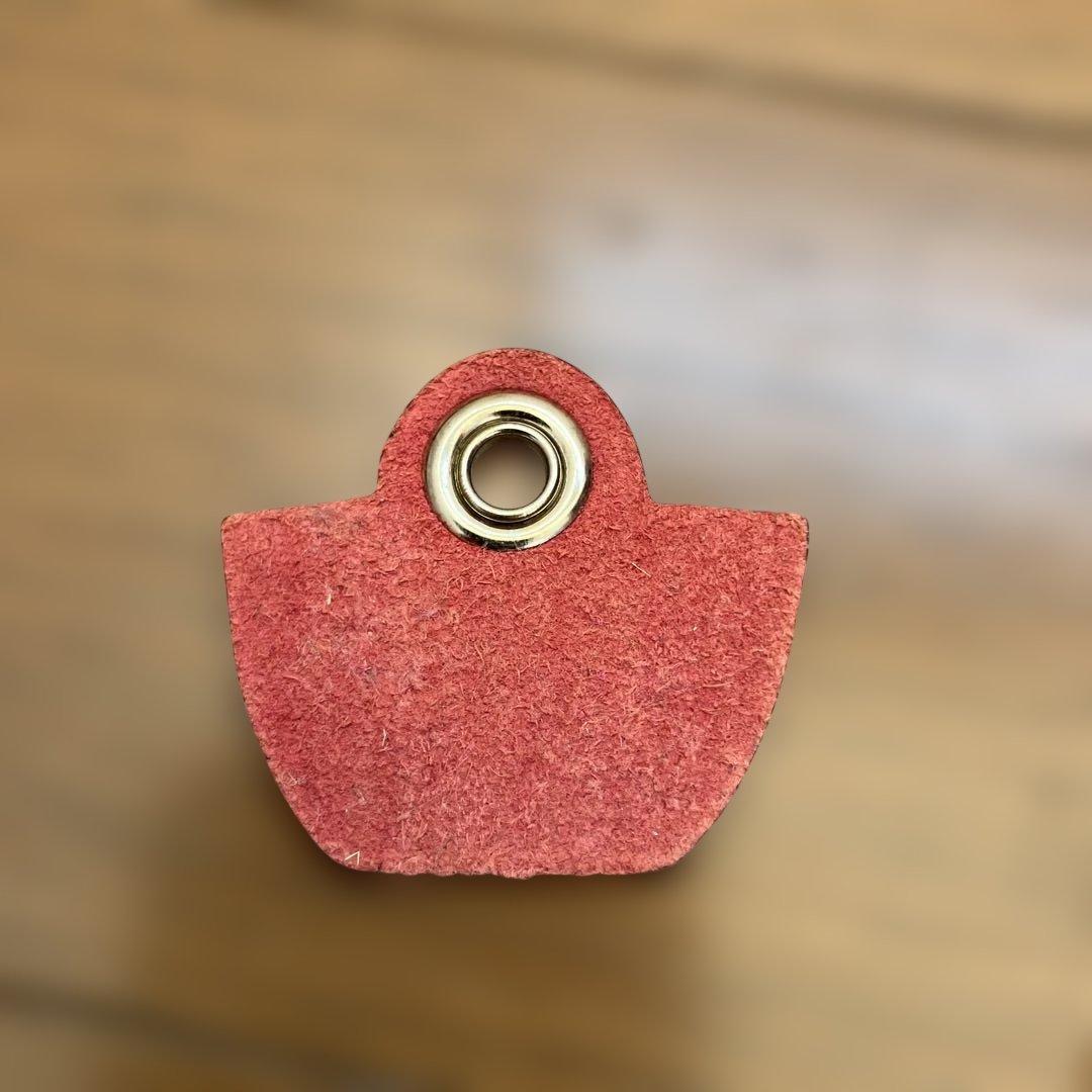 エルベシャプリエ 118L レザーチャーム ルージュ ケアカード