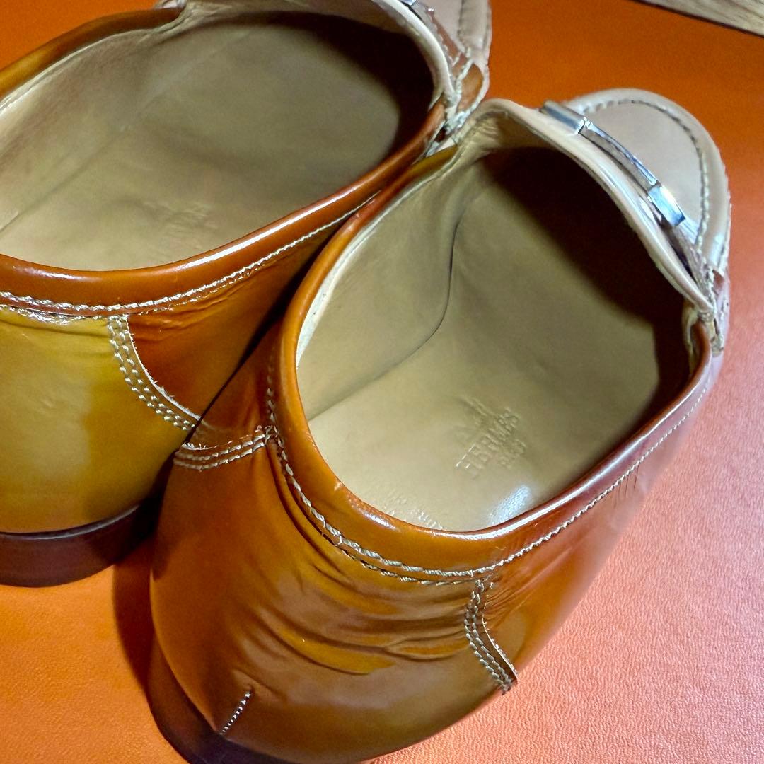 HERMES ベージュ・ブラウン ローファー