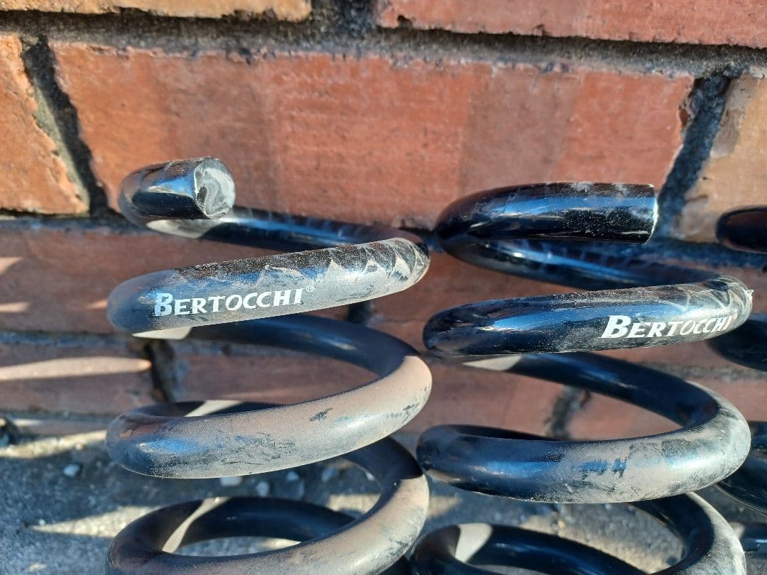 マセラティ ギブリ 2WD ベルトッキ BERTOCCHI ダウンサス