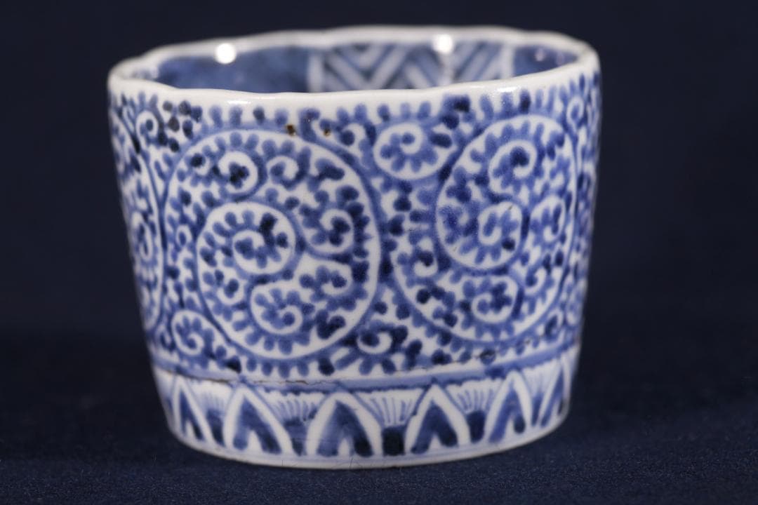 413　古伊万里染付蓮高台蛸唐草見込松竹梅図蕎麦猪口　江戸中期　無傷