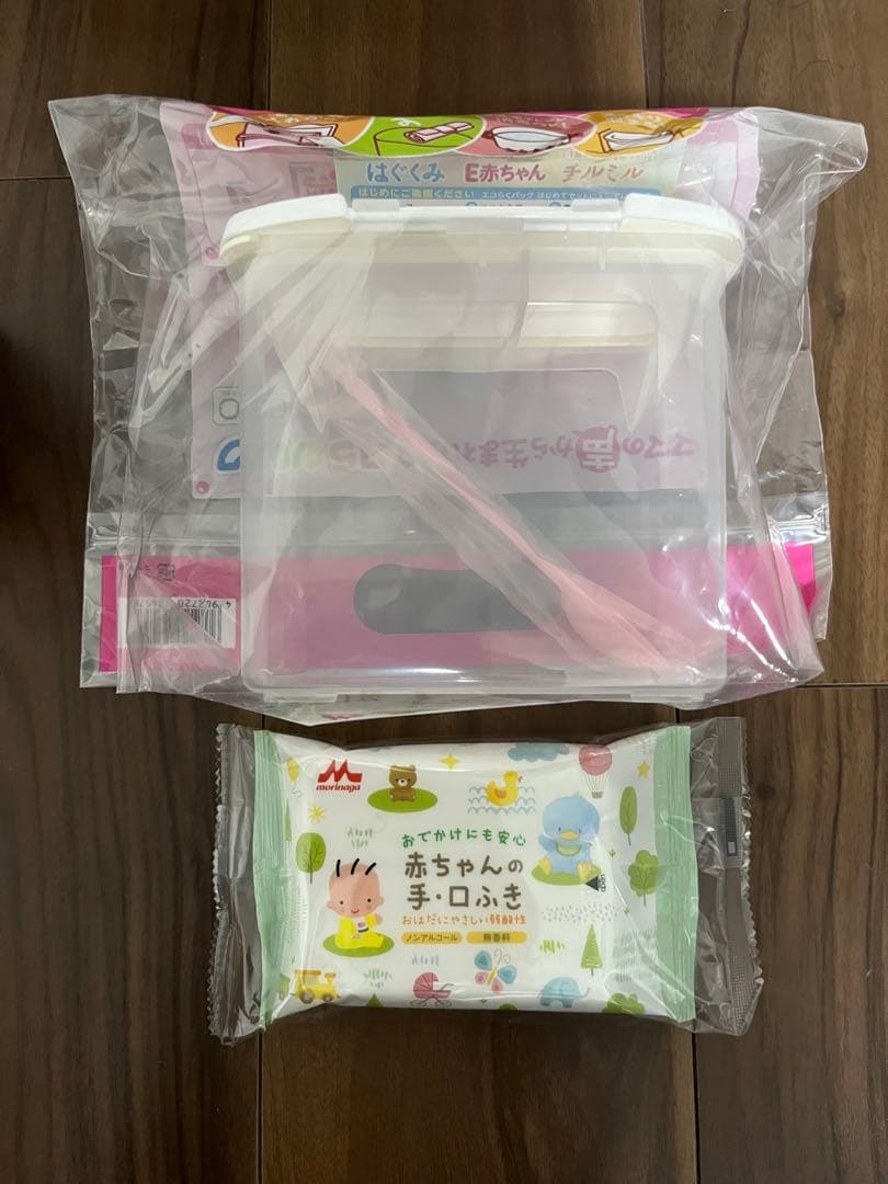 【新品未開封、おまけ】E赤ちゃん ミルク 800g 3箱セット＋ケース＋スプーン