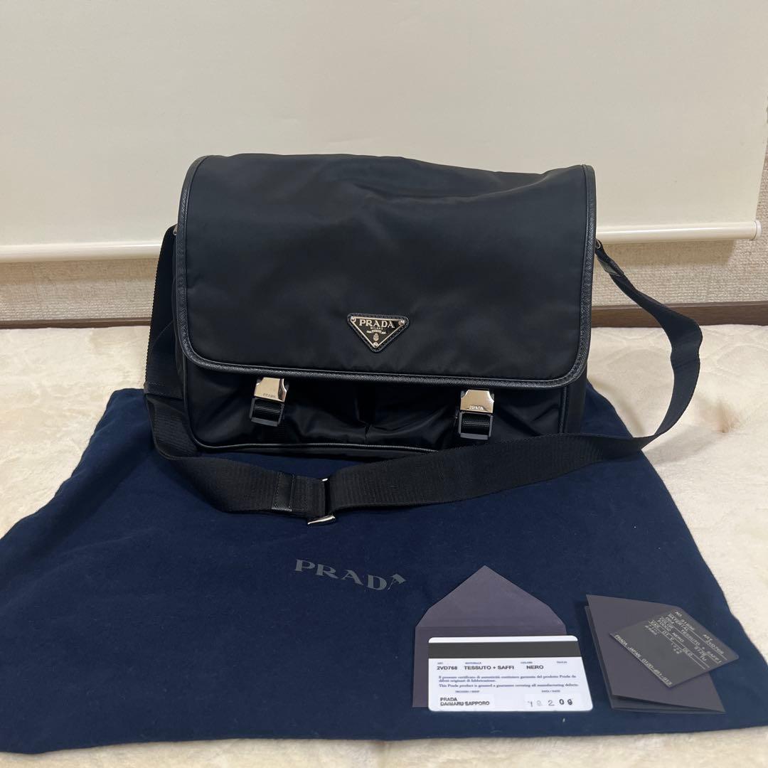 プラダショルダーバッグ