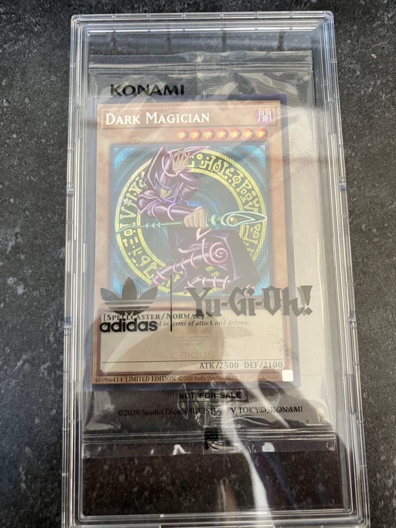 遊戯王 ダーク・マジシャン 限定版　adidas