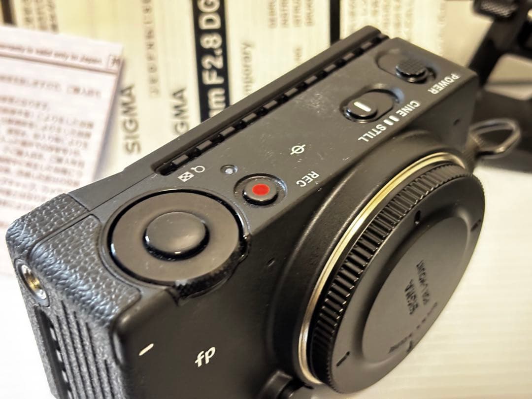 本体・レンズセット　SIGMA fp & 45mm F2.8 DG DN kit