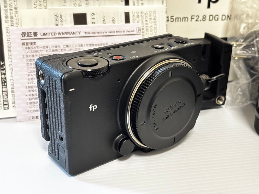 本体・レンズセット　SIGMA fp & 45mm F2.8 DG DN kit