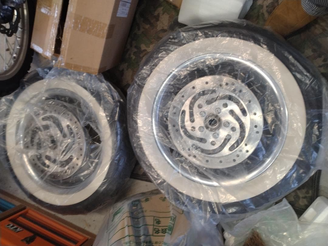 ハーレーFLSTN 純正ホイールタイヤ 極美品