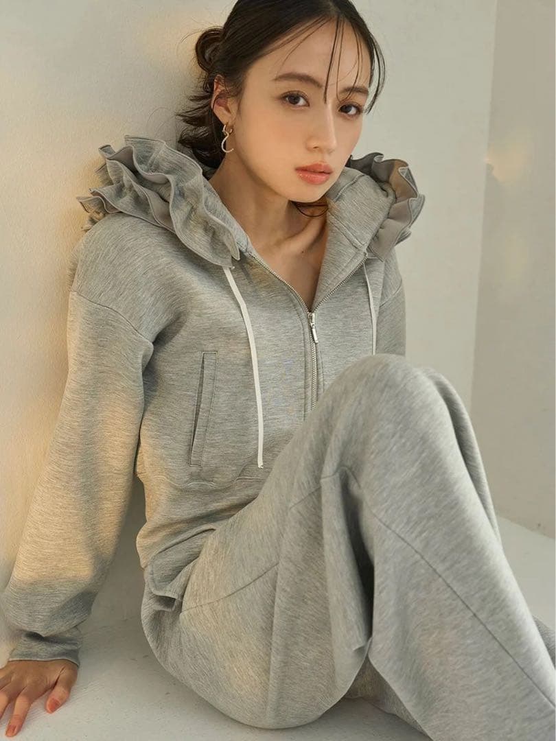 SNIDEL❤️新品未使用❤️フリルショートジップパーカー❤️グレー新作グレー完売