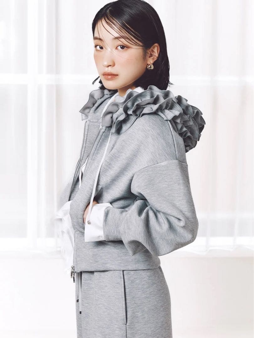 SNIDEL❤️新品未使用❤️フリルショートジップパーカー❤️グレー新作グレー完売