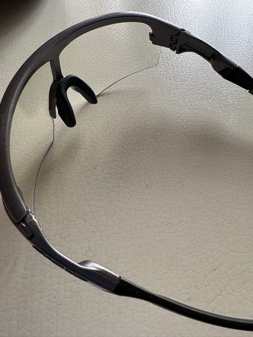 STRIX.D.A調光サングラス ケース付き