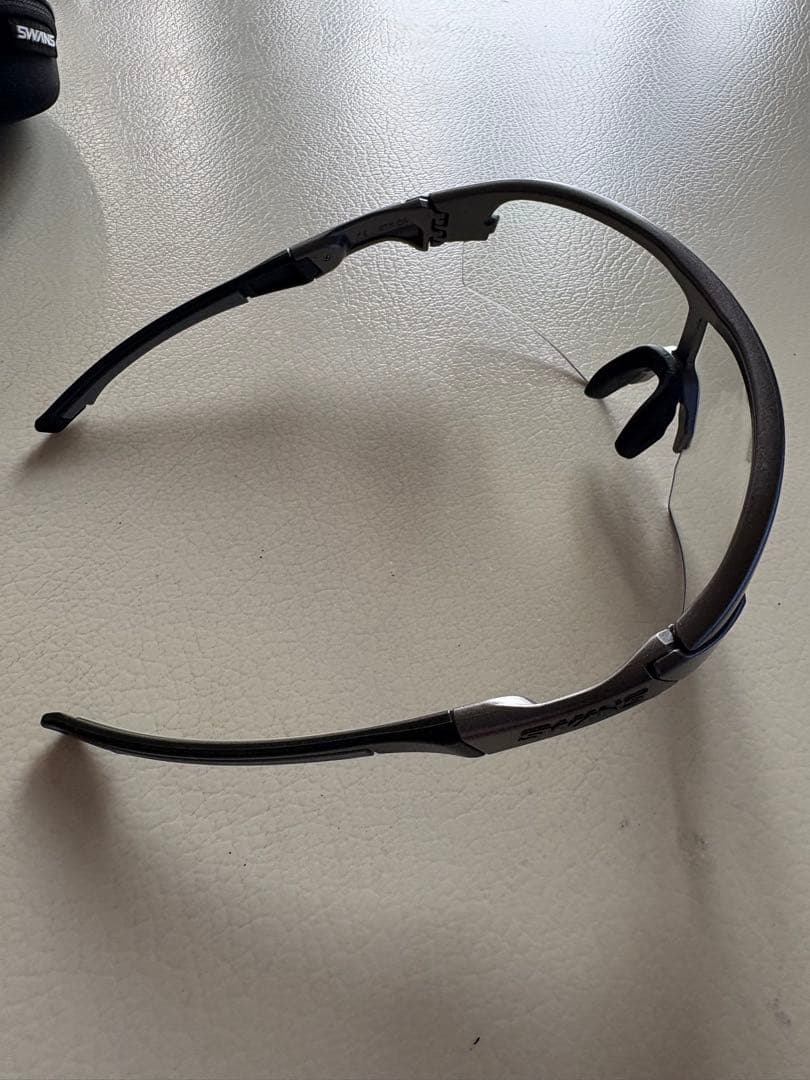 STRIX.D.A調光サングラス ケース付き