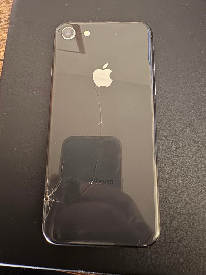 iPhone 8 ゴールド 本体 画面ひび割れあり ジャンク