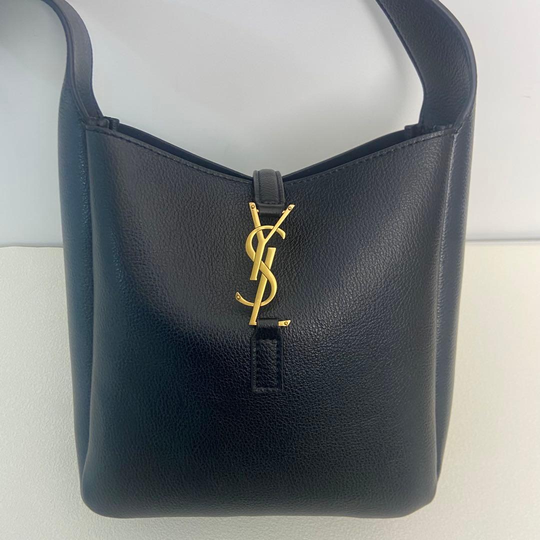 Saint Laurent（サンローラン）ロゴ付きレザーハンドバッグ