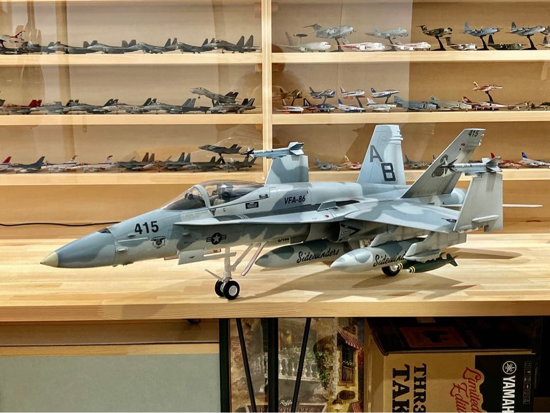 航空機・ヘリコプター bbi 1/18 F/A-18 HORNET