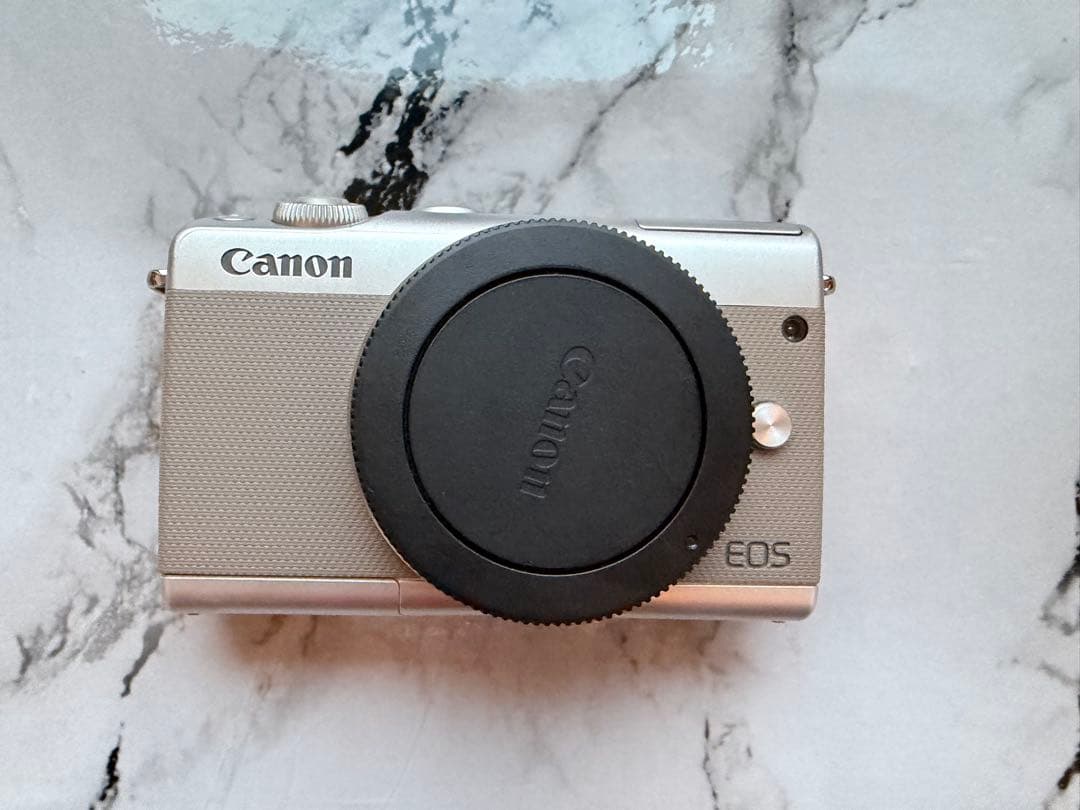 Canon EOS M100 ダブルズームキット 標準 望遠レンズ 週末限定値下