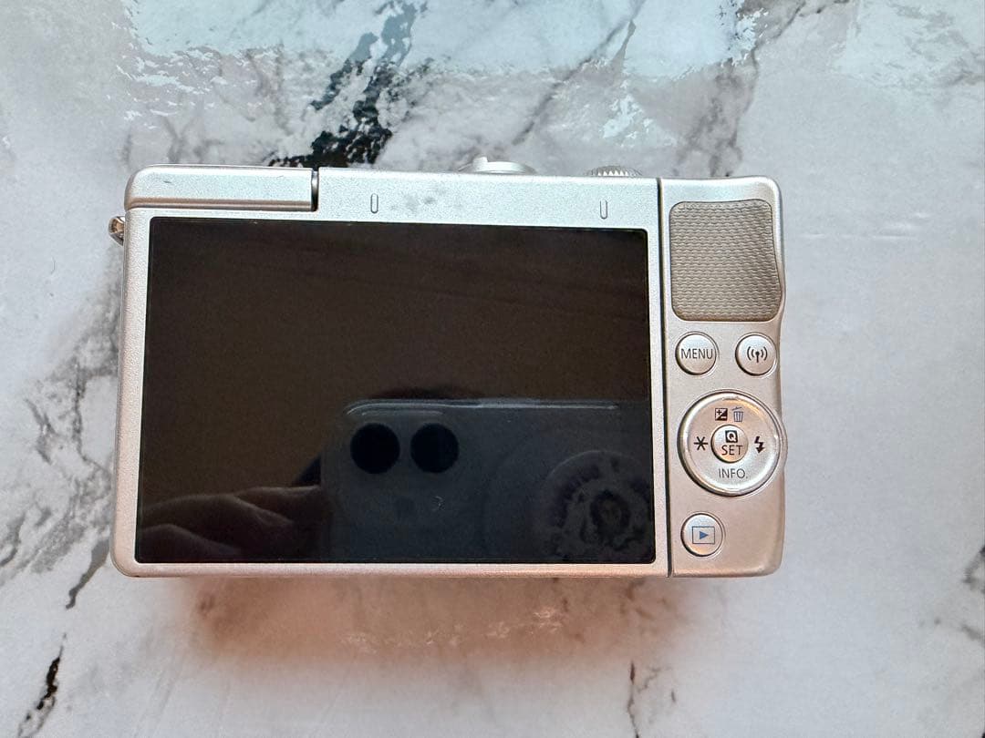 Canon EOS M100 ダブルズームキット 標準 望遠レンズ 週末限定値下