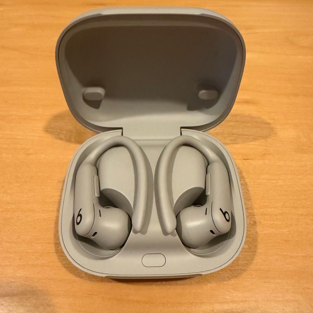 Powerbeats pro2 （美品）シリコンケース付き