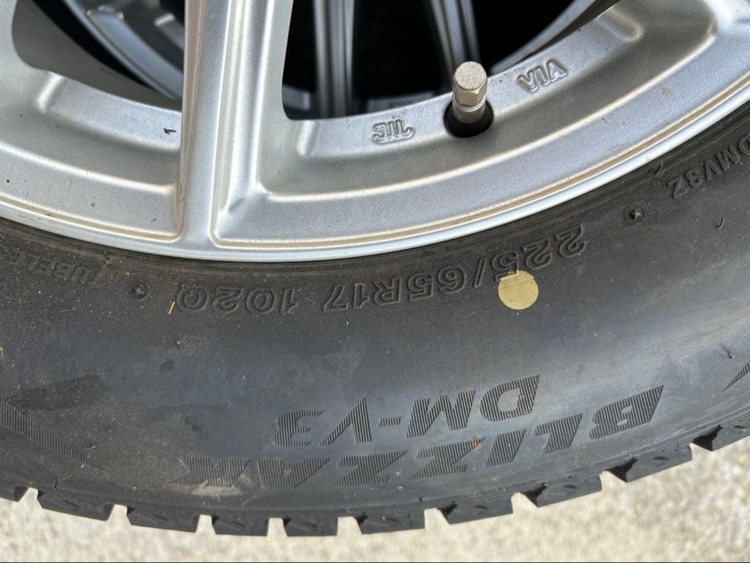 ブリヂストンスタッドレスタイヤ・ホイール4本セット　225-65r17